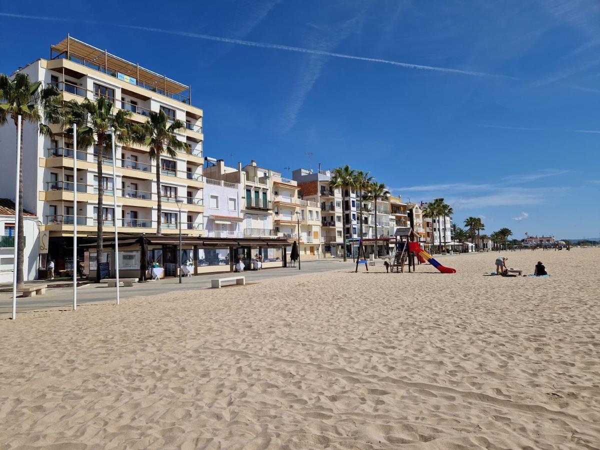 Apartamentos Wundermar Torredembarra Bagian luar foto